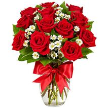 send one dozen red roses vase with greenery to japan
